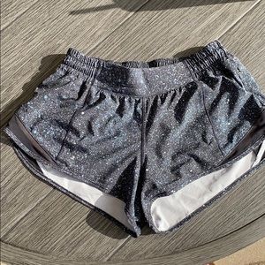 LULULEMON HOTTY HOT SHORTS 2.5